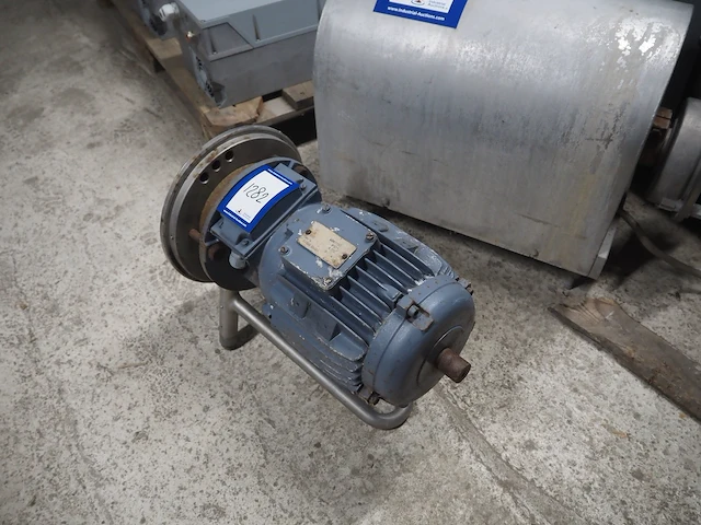 Nn electro motor - afbeelding 1 van  6