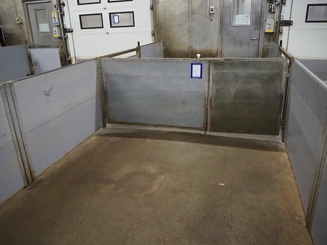 Nn entrance stables - afbeelding 5 van  20