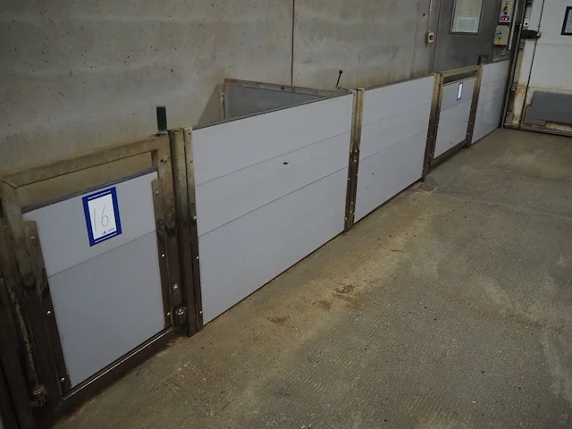 Nn entrance stables - afbeelding 10 van  20