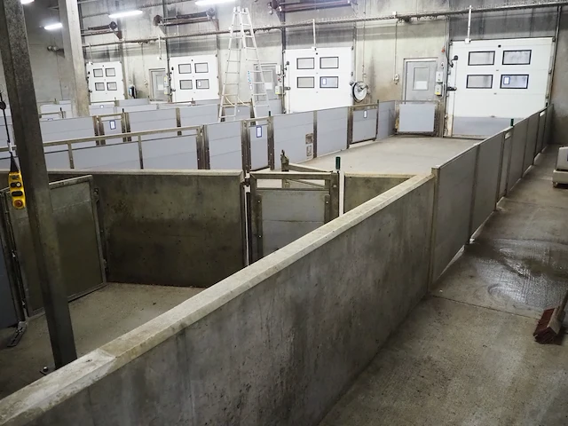 Nn entrance stables - afbeelding 1 van  20