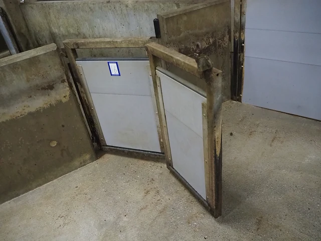 Nn entrance stables - afbeelding 13 van  20