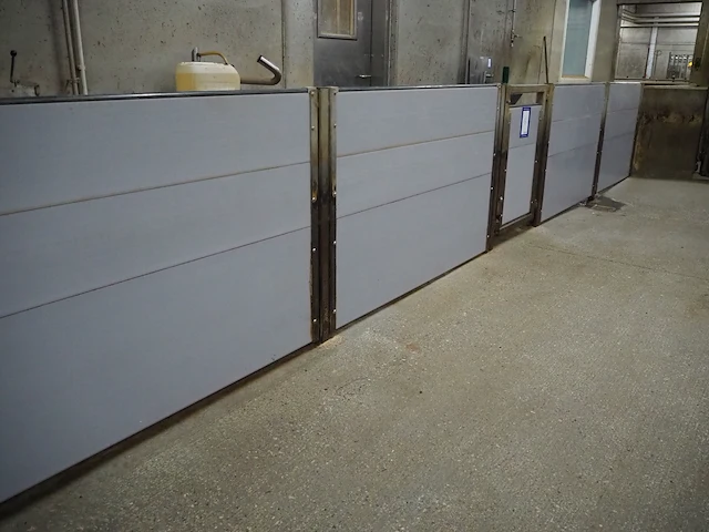 Nn entrance stables - afbeelding 15 van  20