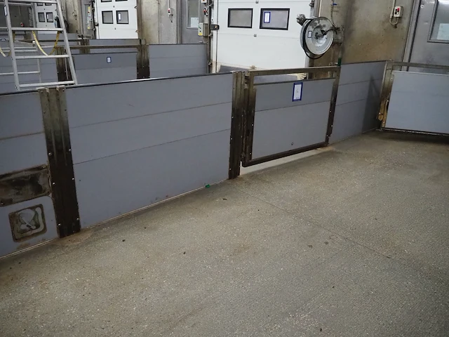 Nn entrance stables - afbeelding 17 van  20