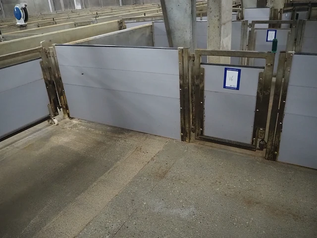Nn entrance stables - afbeelding 20 van  20