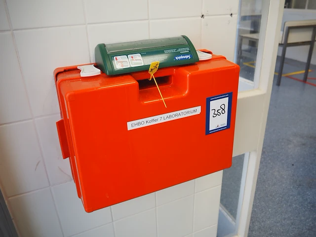 Nn first aid - afbeelding 2 van  2