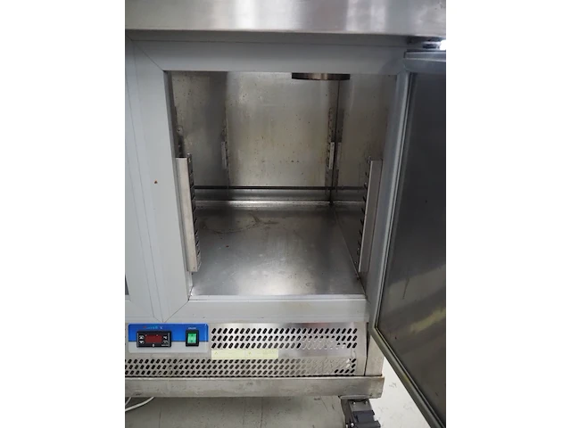 Nn fish stall - afbeelding 3 van  13