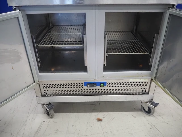 Nn fish stall - afbeelding 8 van  10