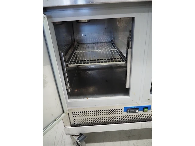 Nn fish stall - afbeelding 9 van  10