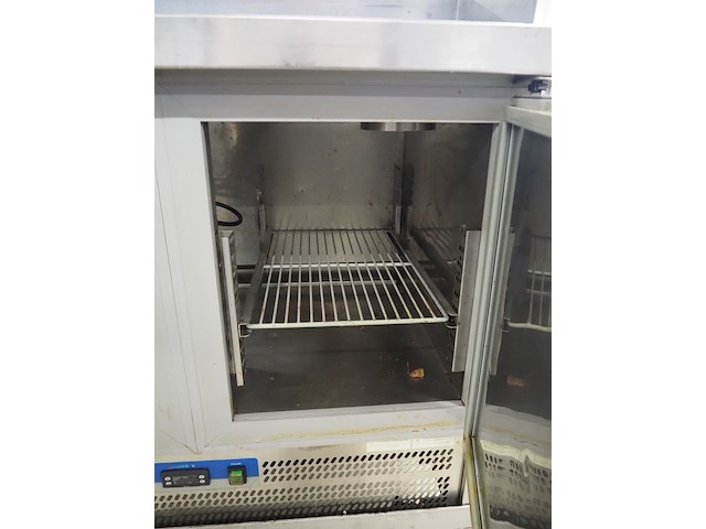 Nn fish stall - afbeelding 2 van  11