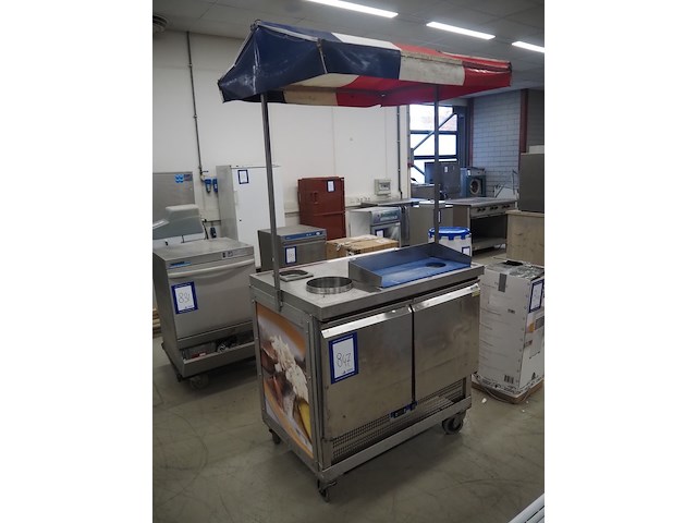 Nn fish stall - afbeelding 1 van  11