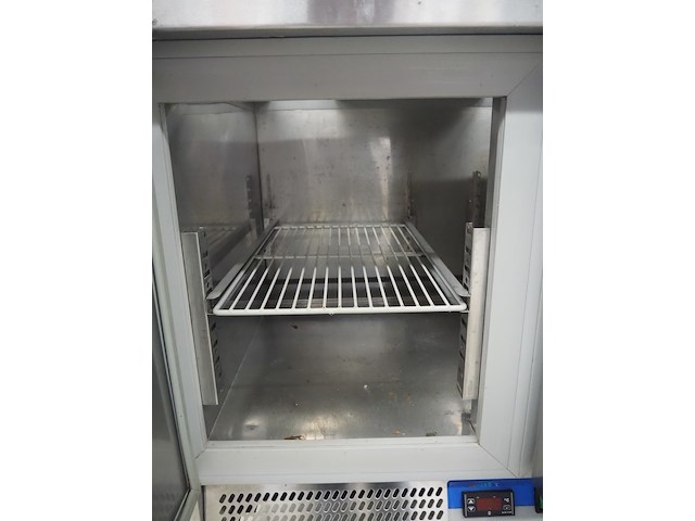 Nn fish stall - afbeelding 9 van  10