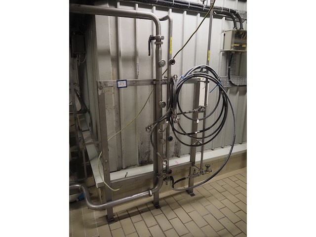 Nn frame with tubes and hoses - afbeelding 1 van  6