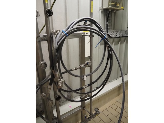 Nn frame with tubes and hoses - afbeelding 5 van  6