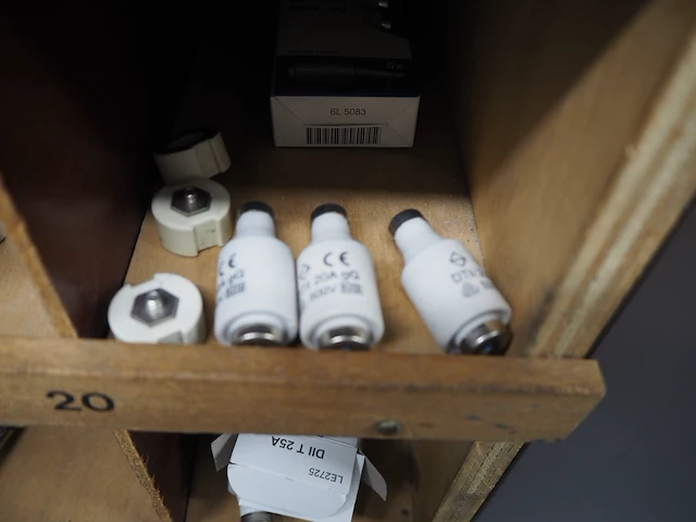 Nn fuses - afbeelding 3 van  16