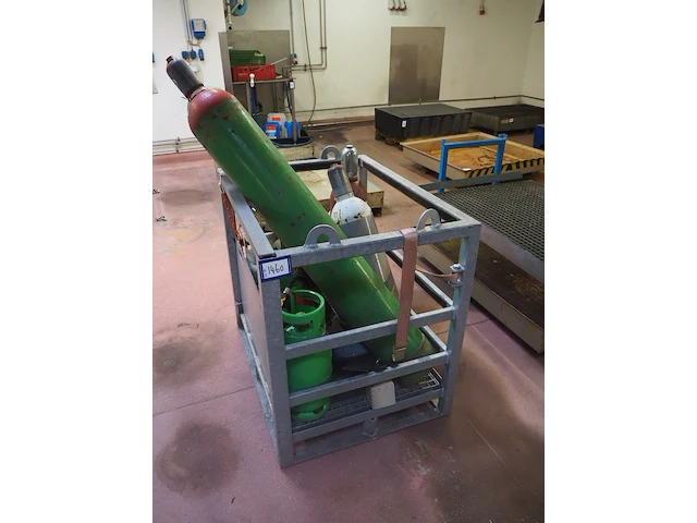 Nn gas bottles - afbeelding 2 van  10