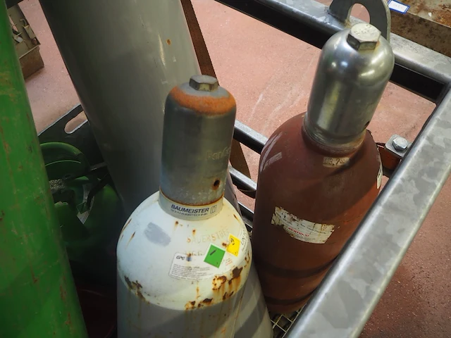 Nn gas bottles - afbeelding 5 van  10