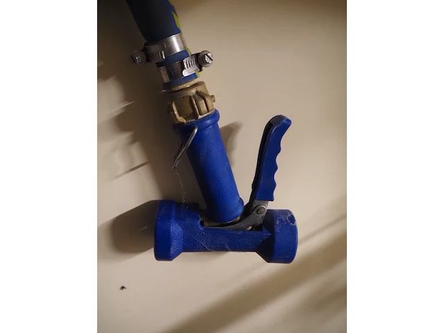 Nn hose with pistol - afbeelding 3 van  3