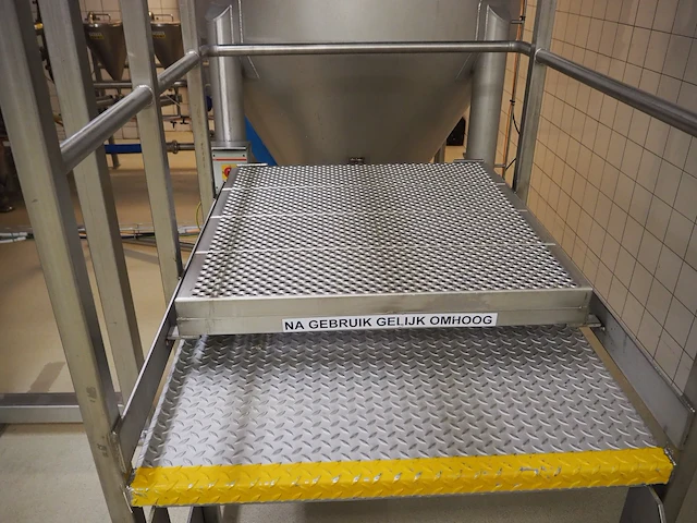Nn infeed hopper for powder dissolver - afbeelding 13 van  16