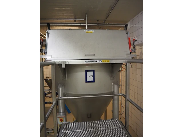 Nn infeed hopper for powder dissolver - afbeelding 14 van  16