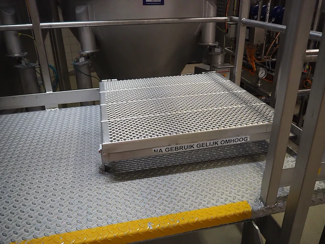 Nn infeed hoppers for powder dissolver - afbeelding 34 van  36
