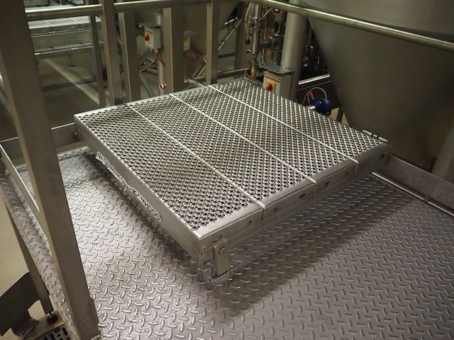 Nn infeed hoppers for powder dissolver - afbeelding 32 van  34