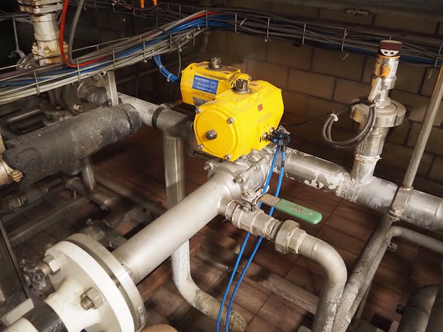 Nn isolated tank - afbeelding 2 van  20