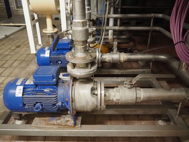 Nn isolated tank - afbeelding 18 van  20