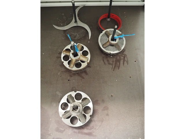 Nn knives and plates - afbeelding 3 van  3