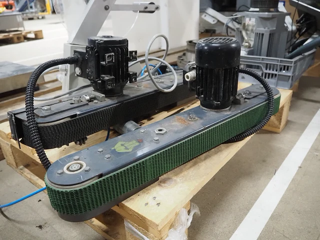 Nn labelling head with parts for box closing machine - afbeelding 7 van  10