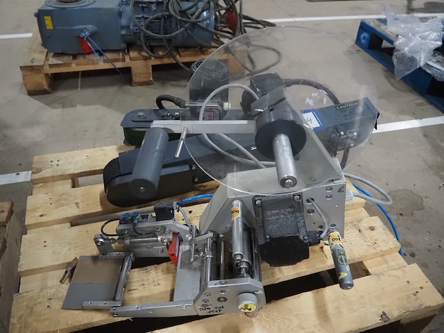 Nn labelling head with parts for box closing machine - afbeelding 9 van  10