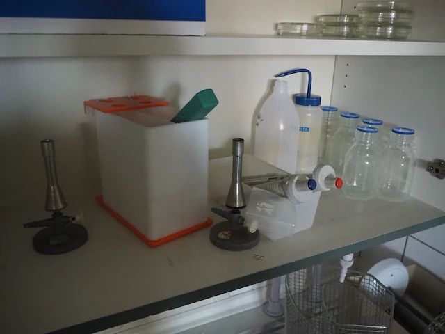 Nn laboratory equipment - afbeelding 17 van  17