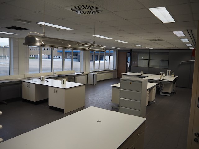 Nn laboratory equipment - afbeelding 1 van  21