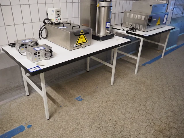 Nn laboratory tables - afbeelding 1 van  3