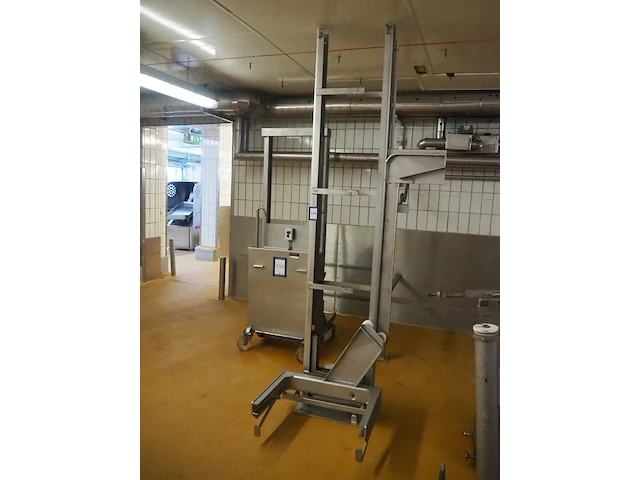 Nn lifter for meat bins - afbeelding 2 van  6