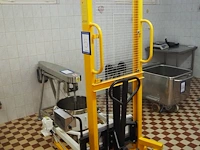Nn lifting and weighing machine for bowls - afbeelding 1 van  11