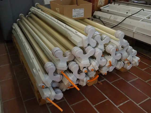 Nn light fixtures and ceiling tiles - afbeelding 4 van  15