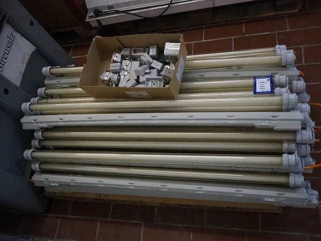 Nn light fixtures and ceiling tiles - afbeelding 5 van  15
