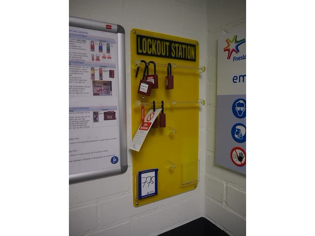 Nn lock in / lock out - afbeelding 1 van  2