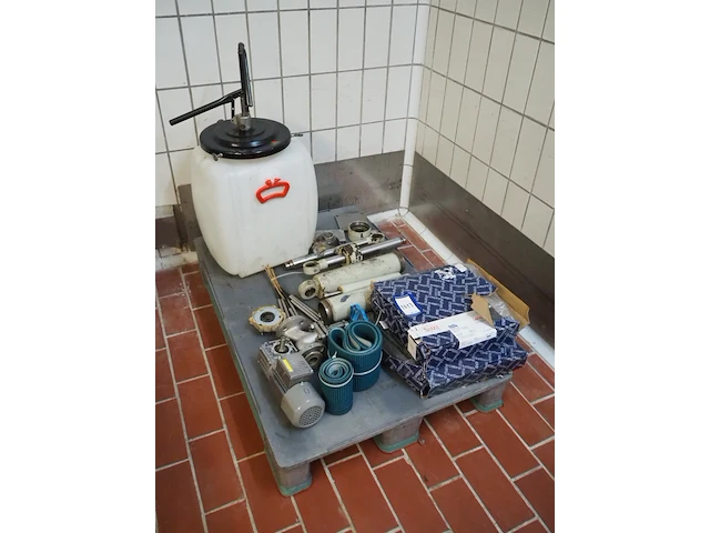 Nn machine parts - afbeelding 1 van  9