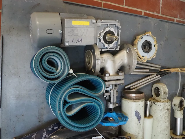 Nn machine parts - afbeelding 3 van  9
