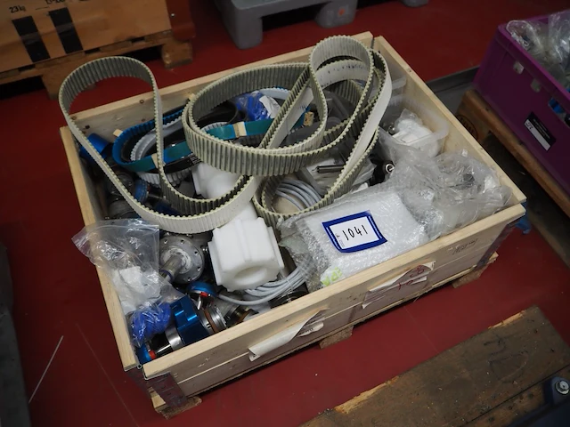Nn machine parts - afbeelding 1 van  15