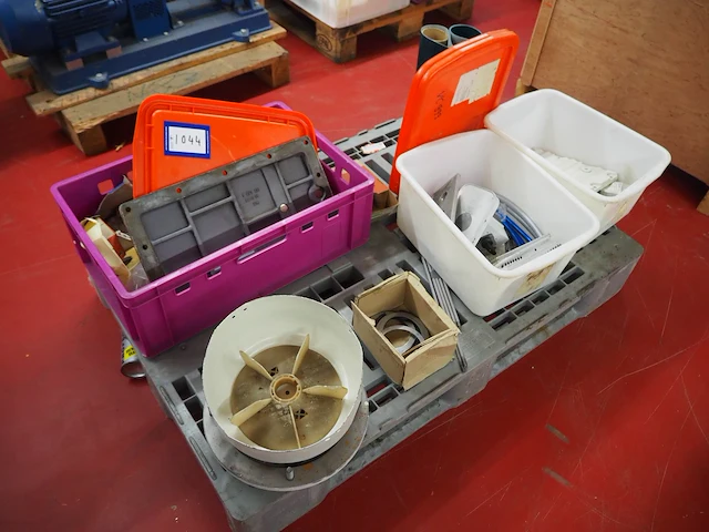 Nn machine parts - afbeelding 1 van  10