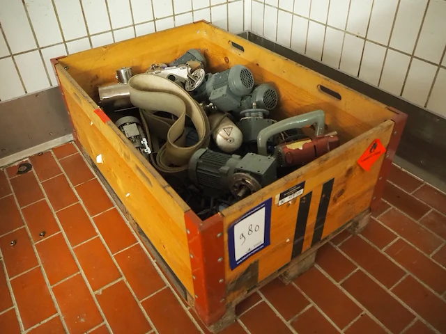 Nn machine parts - afbeelding 1 van  6