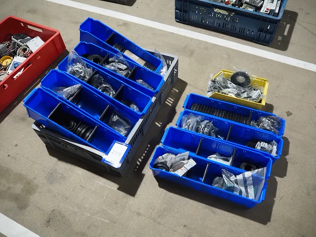 Nn machine parts - afbeelding 1 van  4