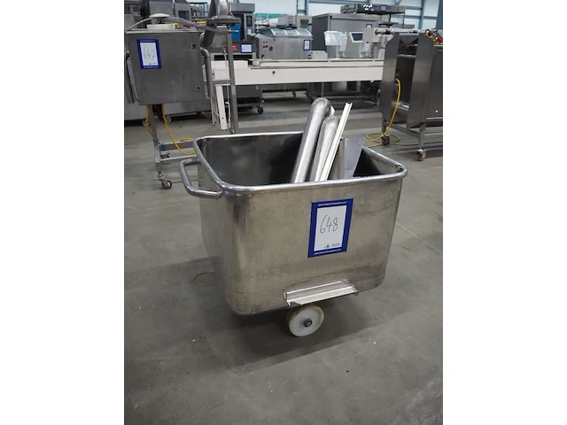 Nn meat bin with parts - afbeelding 1 van  4
