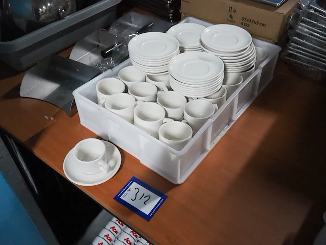 Nn mugs and plates - afbeelding 1 van  3