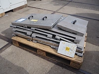 Nn pallet with parts - afbeelding 2 van  5