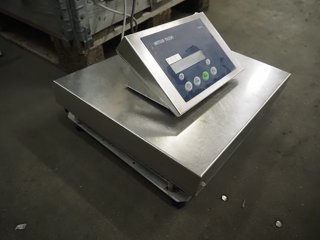 Nn pallet with parts - afbeelding 11 van  11
