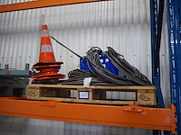 Nn pallet with parts - afbeelding 1 van  4