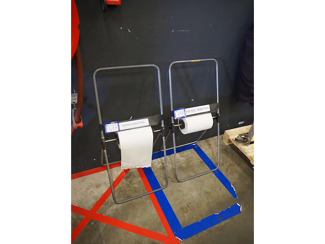 Nn paper roll holders - afbeelding 1 van  3